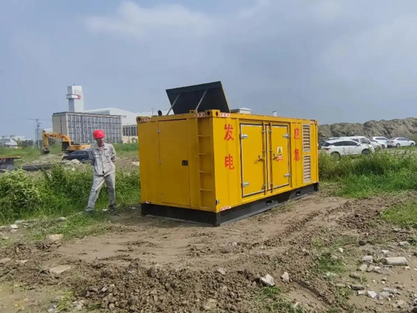 郭河镇200KW柴油发电机机组每小时的油耗量受哪些因素影响？